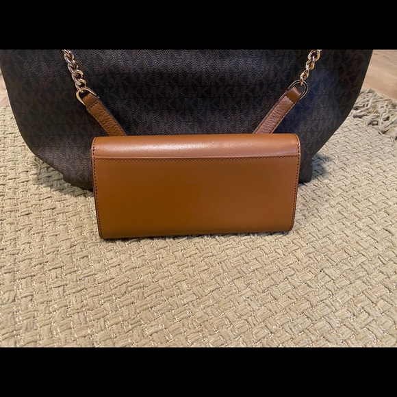Brown & Gold Michael Kors w/ matching Wallet - Picture 9 of 10